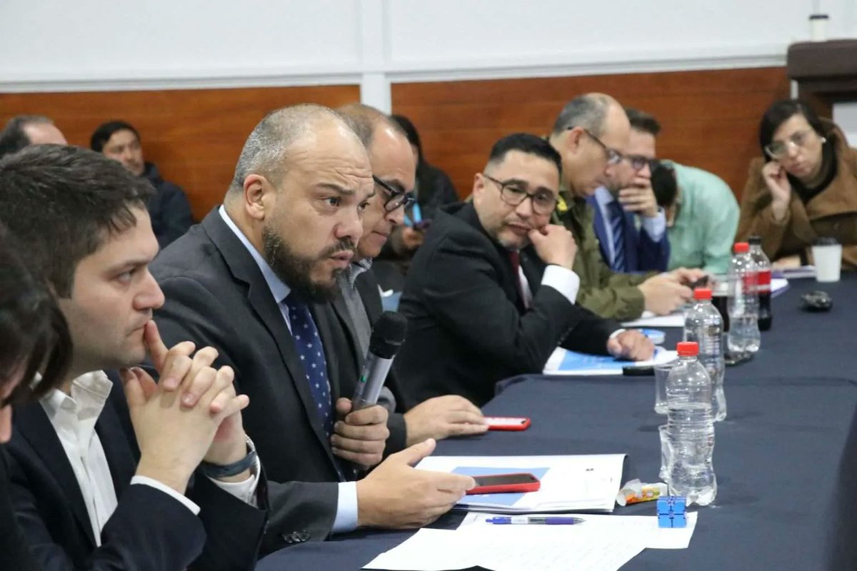 chilecastro tweet media