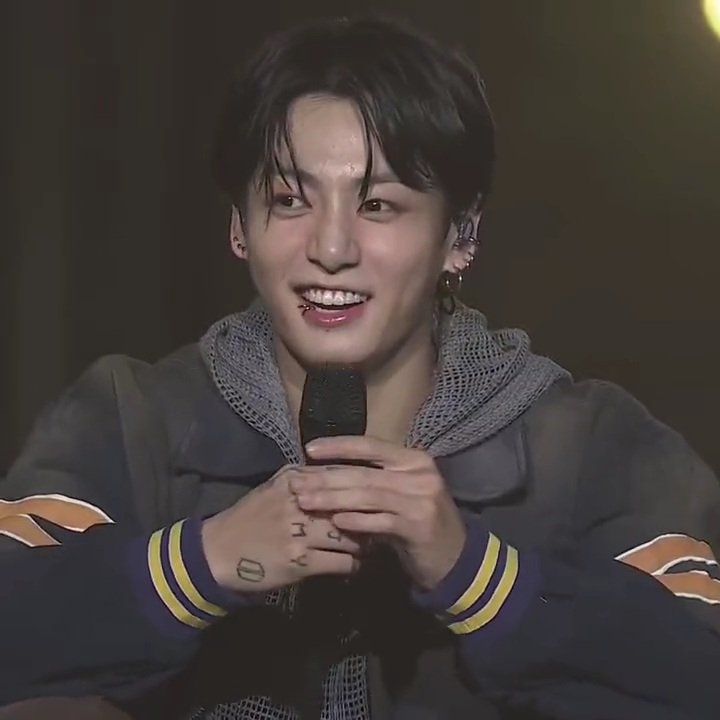 starminggk's tweet photo. A carinha, o sorriso, ele é tudinho pra mim 🥺🤏🏻

#GoldenLiveOnStage https://t.co/g3e7ZXNV7u