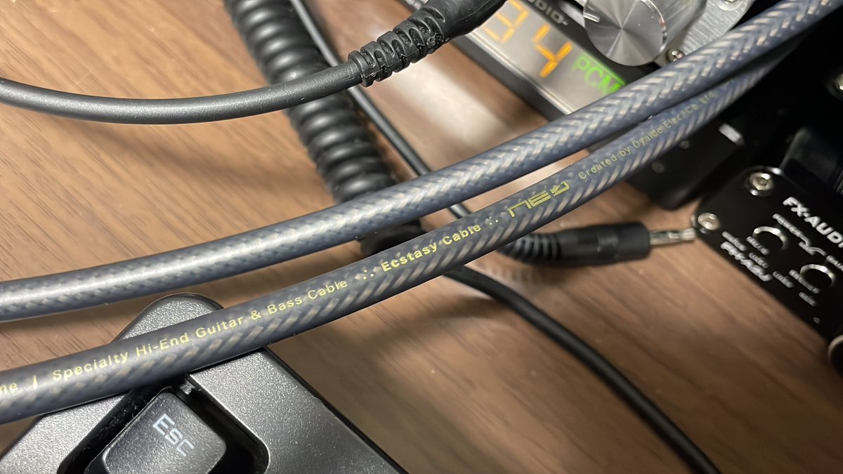 KoZiR4w_0821's tweet image. OYAIDE Ecstasy Cable

ケーブルにハッキリと「Guitar &amp;amp; Bass Cable」って書いてあるけど、ラインケーブルとしても良い音👍

特にRawstyleキックの重厚感が増した。

EDM聴くなら、ぜひ作りたいケーブル🎵
#RCAケーブル #自作ケーブル