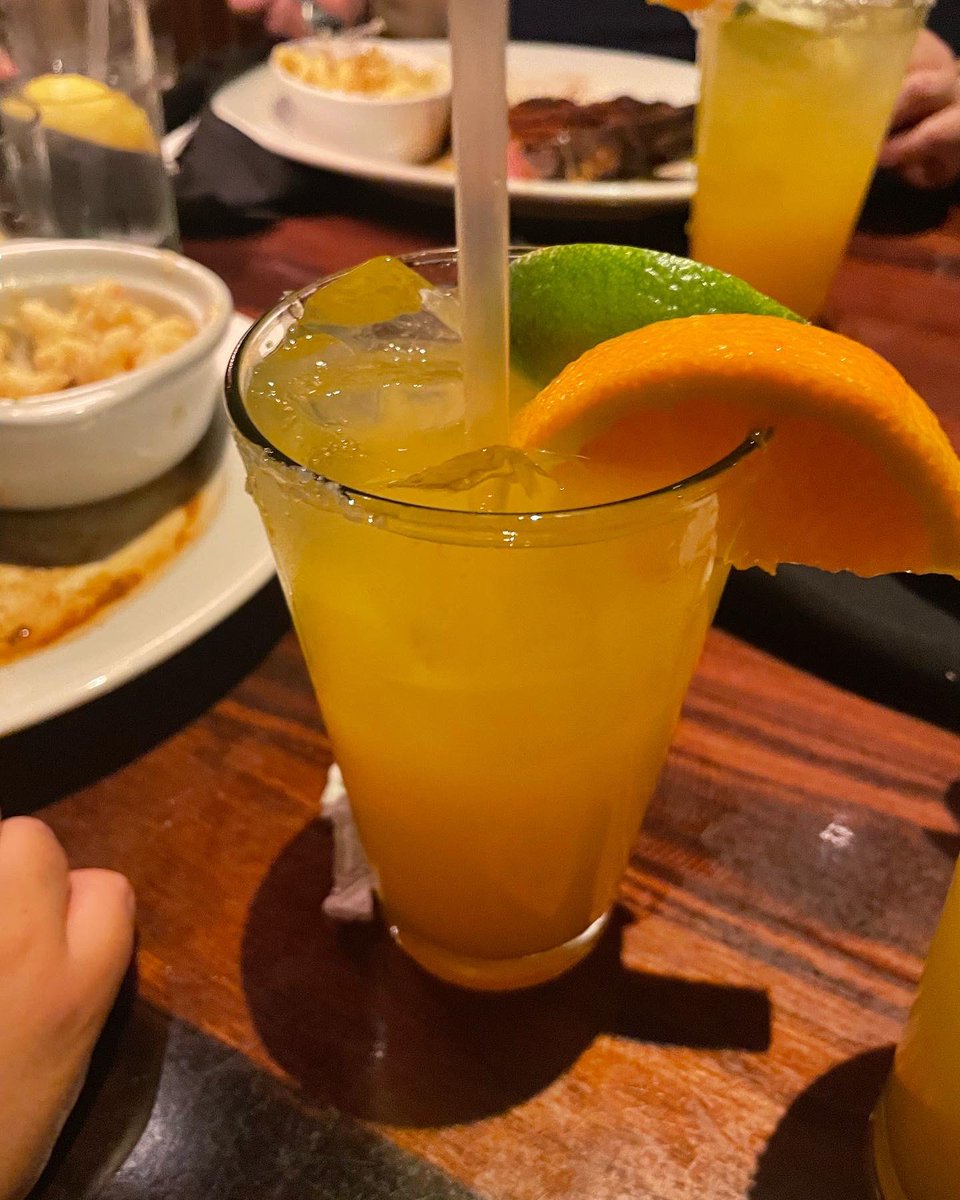 UndratedCreator's tweet photo. My birthday was 2 days ago, happy birthday to me! Had a great time spending my birthday with my family. Now looking back, wow what a rough year for me. I have been MIA for this past year, I’ve been going through personal stuff mentally and physically. But I won’t bend! #birthday https://t.co/RBzZzAVZeq