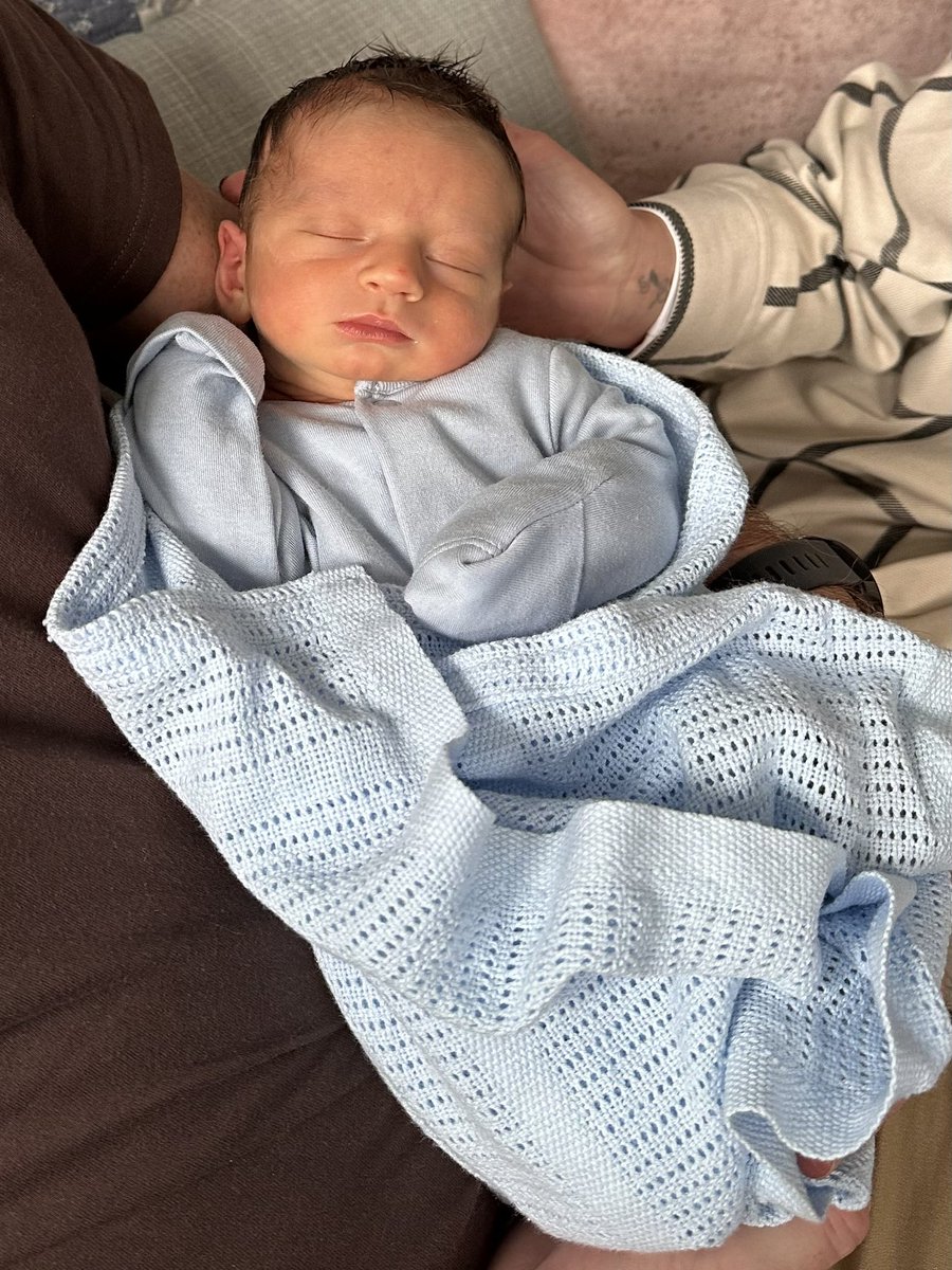 JamesJmartin2's tweet photo. Love on another level. Please let me introduce our grandson. Our first grandchild 💙
#grandson #firstgrandchild #love https://t.co/5GHA7triMA