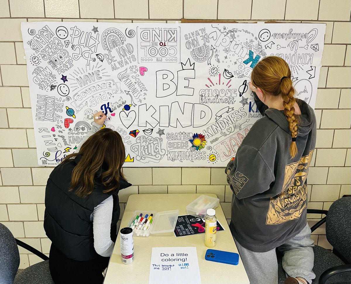 Our Recreational Therapy & Rehabilitation faculty have set up this “coloring station” in Finch to help with the stress that comes with the end of the semester! Stop by and stay as long as you want! 🔥👆 🖍️ ❤️ @cmuniversity @cmuehs @cmualumni