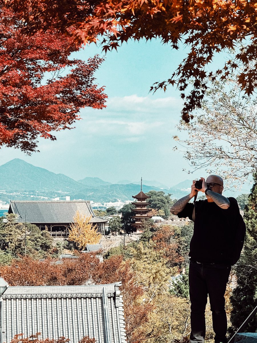 hitsuka's tweet photo. 大聖院さんの紅葉。今年はどこも紅葉の色がいまひとつですが、こちらはかなり赤くキレイでした。
東京カメラ部でお手伝いをさせていただいているライトアップだけでなく昼間も最高なんです。
#大聖院
#広島
#廿日市
#紅葉
#hiroshima
#miyajima
#Daishoin https://t.co/4MF0iNJE2O