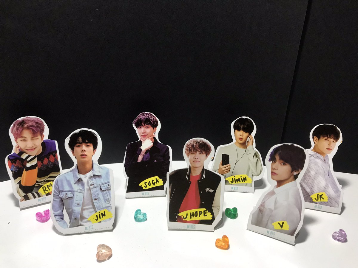 Lxxkput's tweet photo. 📣มีใครสนใจรับพี่ๆBTSไปดูแลต่อไหมคะ🥹
 คือเราเคยเป็นอาร์มี่มาก่อนแต่ตอนนี้ไม่ได้ติ่งแล้ว🥰
 🚨ทั้ง7คนนี้เราเลยให้ในราคา 35 บาท‼️ #สตีวิด #ตลาดนัดสตีวิด 
(เป็นมือ2น้า แต่ยังสภาพดียุ แต่พี่ J Hope แอบมีตำหนิอยู่นิดนึ่งค่ะ😅) https://t.co/U9C3rHFmM2