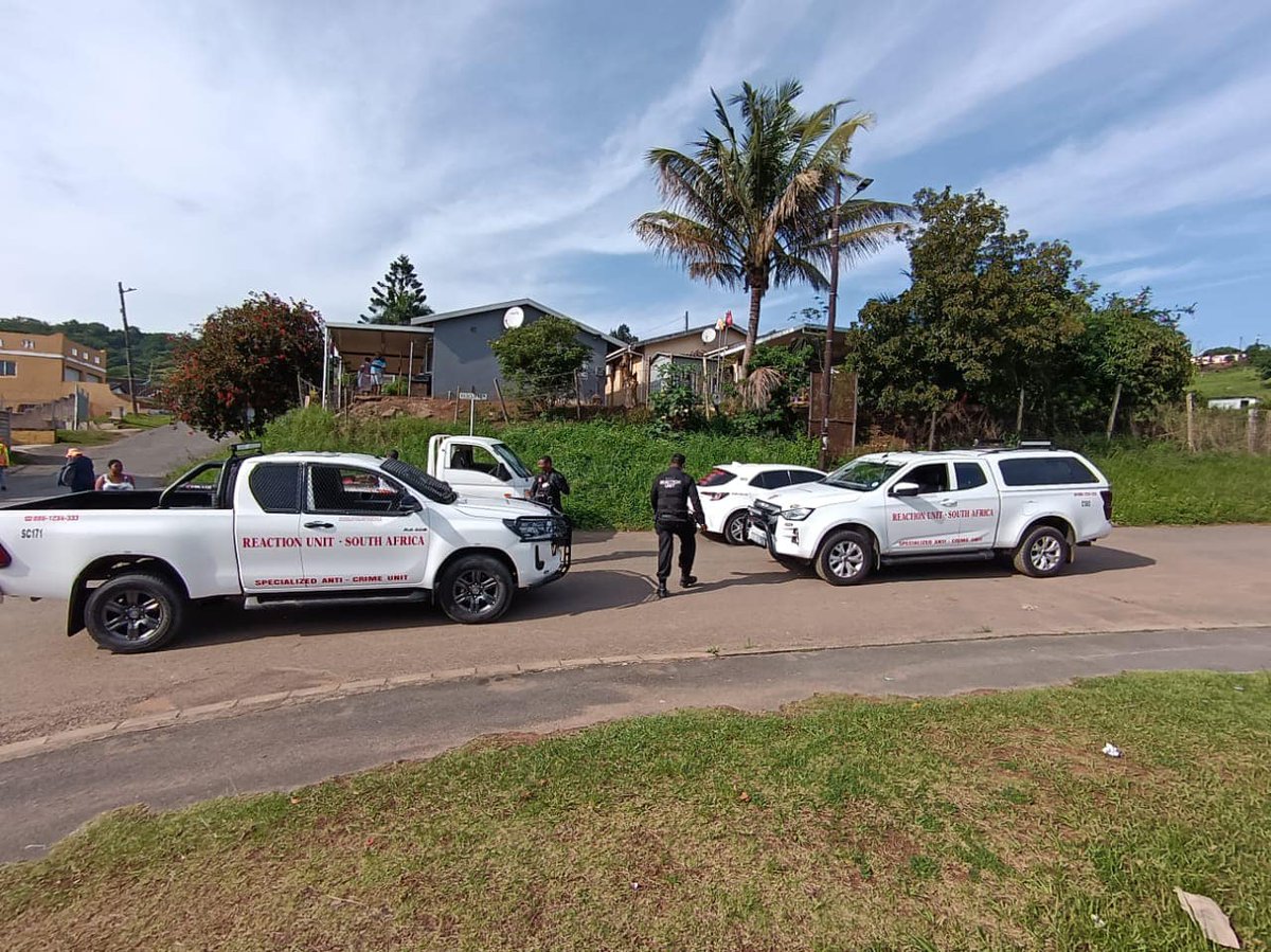 _ArriveAlive's tweet photo. Response officer robbed of firearm in Redcliffe https://t.co/MgEw7GiK6X
#ArriveAlive #ResponseOfficer #Firearm @ReactionUnitSA https://t.co/NMISTORuKK