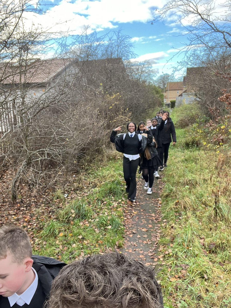 StmmssWA's tweet photo. 1P2 really enjoyed exploring local wild spaces. Especially the wildlife corridor that links Cathkin Braes to Castlemilk park. Some  of us glimpsed a deer! Plenty  of conservation issues to deal with to help improve this space too! @JohnMuirTrust https://t.co/H5KRJe7sKB