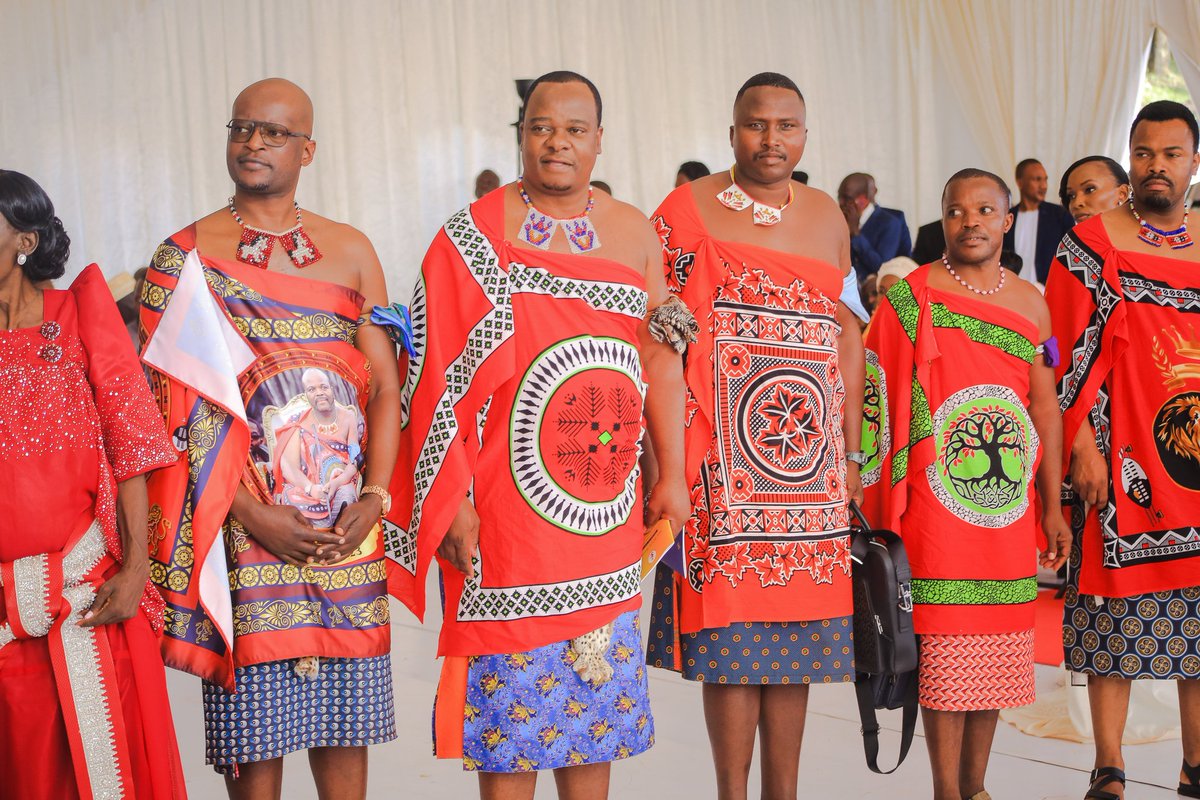 The Cultural leadership have something unique among them.
 
The Eswatini princes cladding in their cultural attires made them stand out from the crowd at the Kyabazinga Royal wedding.
#EmbagaYaMwenemu