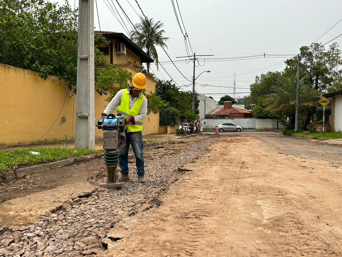 Trabajos de Mejoras en las calles alternativas  de la ciudad de la Lambare como parte Obras complementarias de la Costanera Sur 🚧🚜