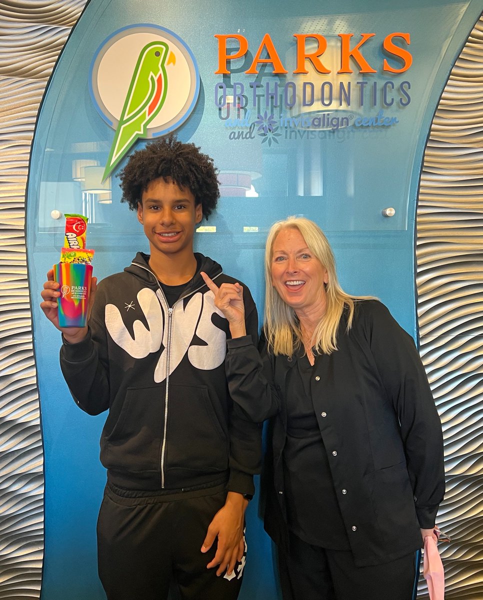 ParksOrtho's tweet image. Two #NewSmiles—one sweet reward after treatment! 🌟🍭🤩

#ParksOrthodontics #Orthodontist #YorktownVA