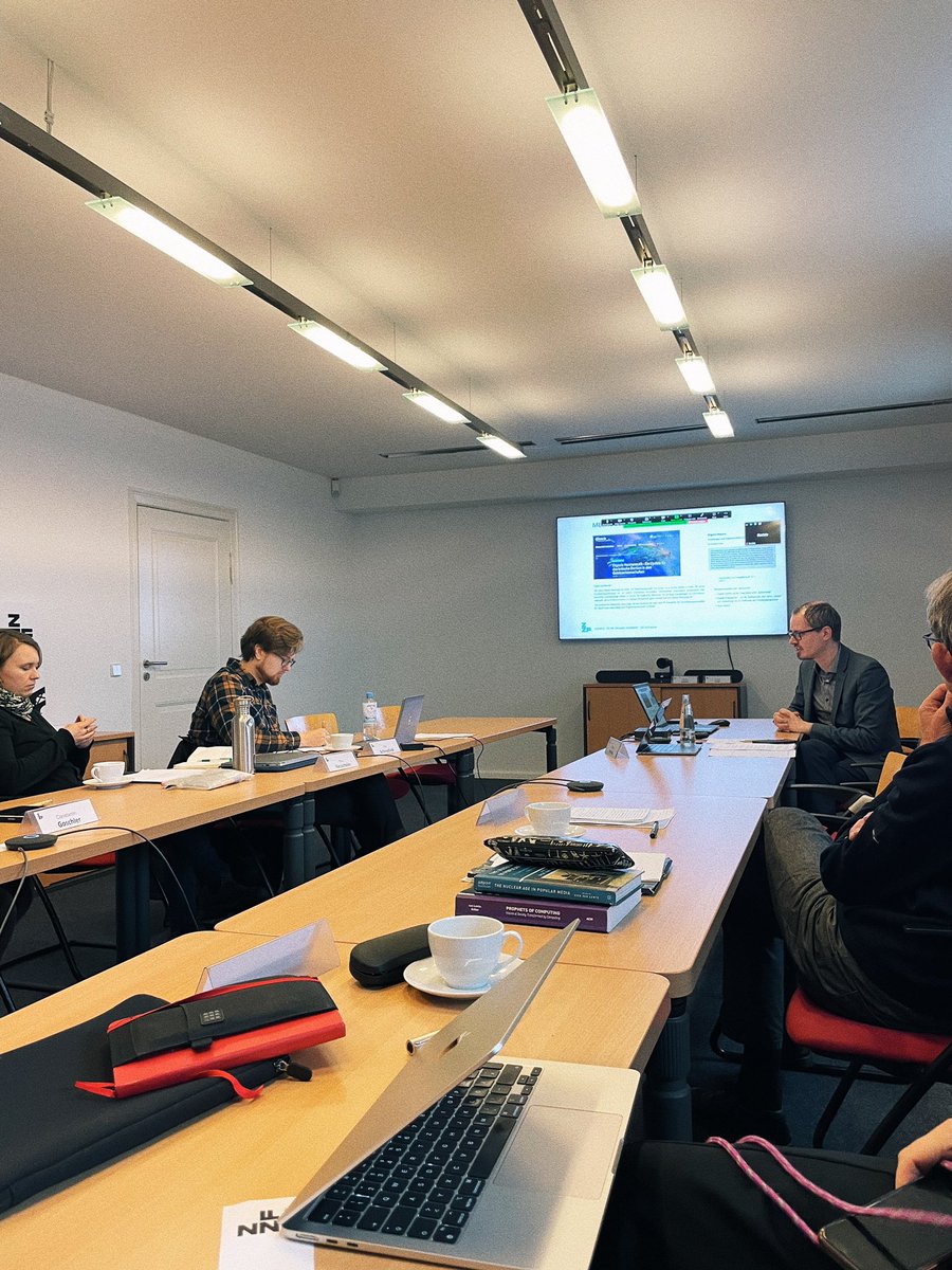 DIGITAL INEQUALITIES - historicising changes in digital age. Do we need #DH for writing about #historyofcomputing? I would say yes! Today the workshop of the <a href="/zzfpotsdam/">ZZF Potsdam (Institut der Leibniz-Gemeinschaft)</a> project #digineq is starting. Looking forward to interesting talks on schools, women &amp; migration in GER&amp;GDR