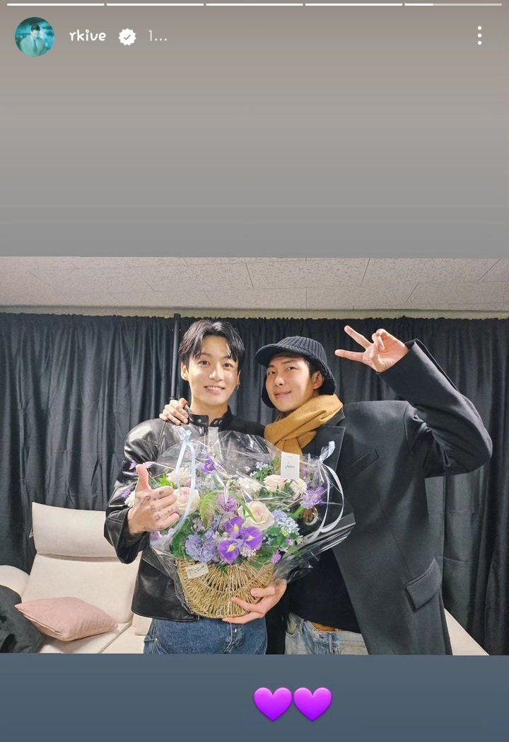 User_de_todo's tweet photo. Kim Namjoon después del concierto de JK 😭💜💜💜💜💜
Los amo mucho 🤧 me encanta como se cuidan y apoyan siempre los 7 🌷
#JungKook https://t.co/uCafLXxSCq