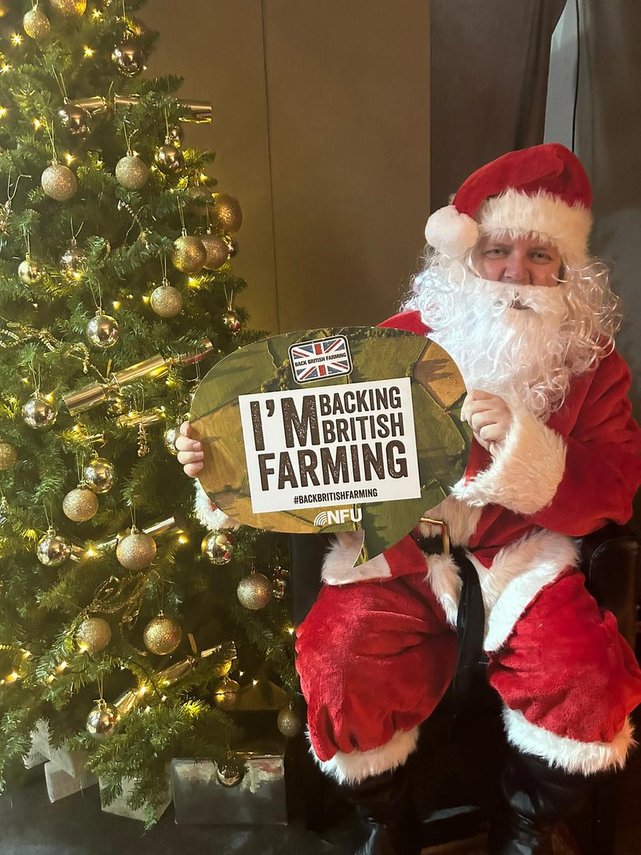 nfum_ctcornwall's tweet photo. It was so good to see so many customers at The Cornish Winter Fair on Saturday!

We had a great day as sponsors of the Sheep Judging section.

Even Santa’s on board!

#BackBritishFarming #buymyturkey #proudtoproduce https://t.co/45RznTDWaj