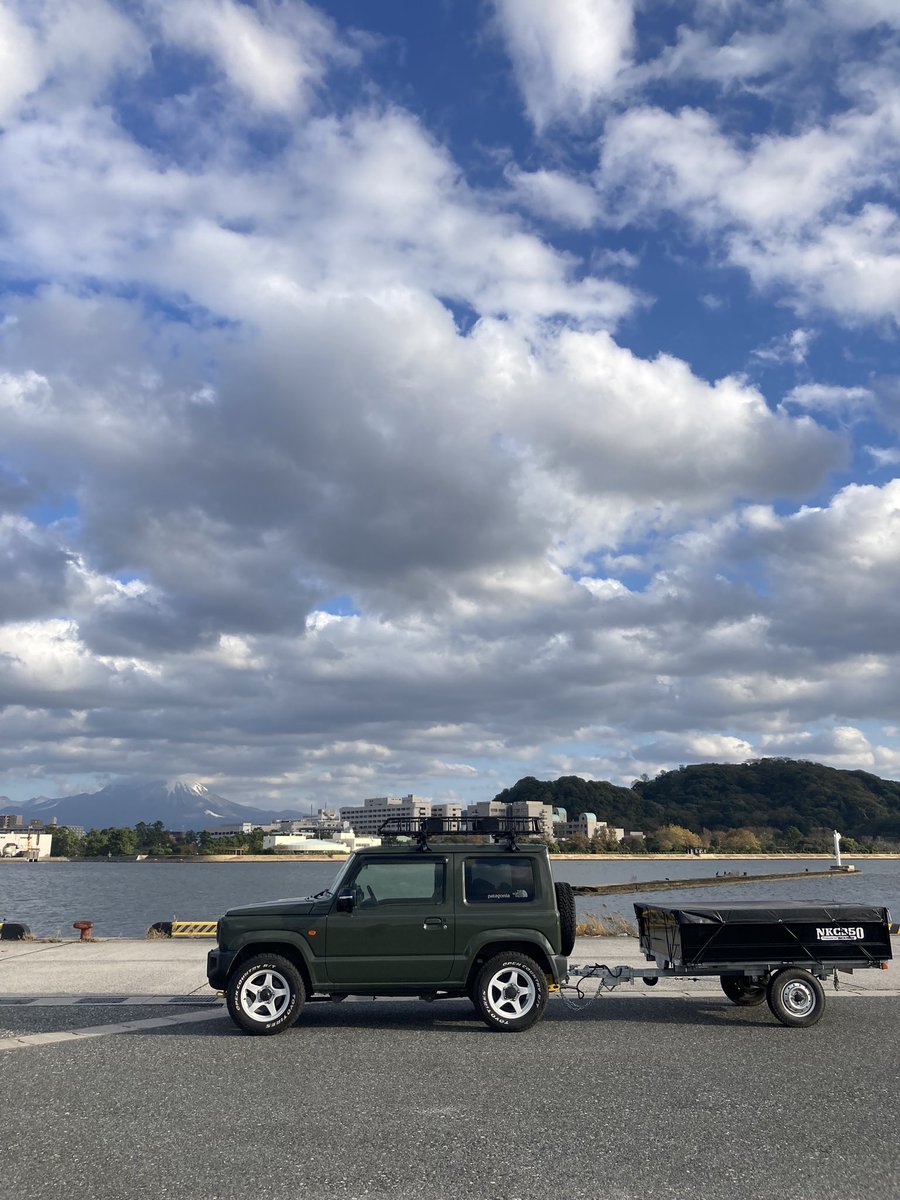 hh_masato's tweet photo. 米子港から望む大山
2023.11.19

#伯耆大山 #大山 #伯耆富士 
#jimny #jb64  #軽トレーラー #カーゴトレーラー

@hh_masato https://t.co/WuFozkE4Dn