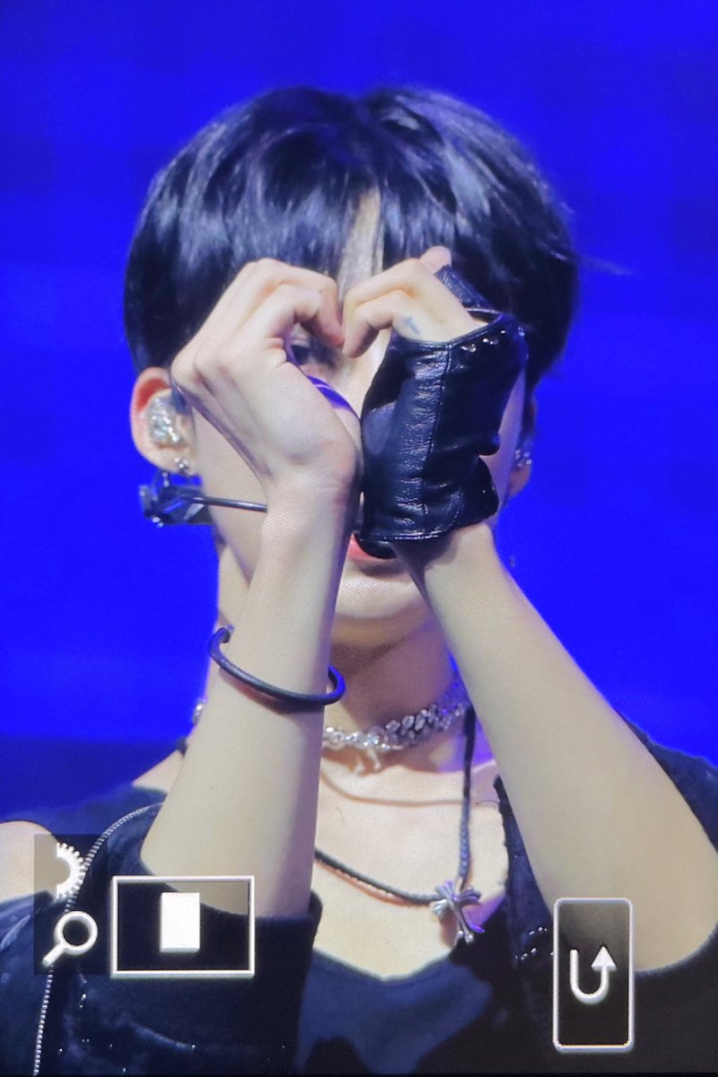 chaneemozzi's tweet photo. 와치잇 ㅎㅇㅌ https://t.co/6swox0zDGp