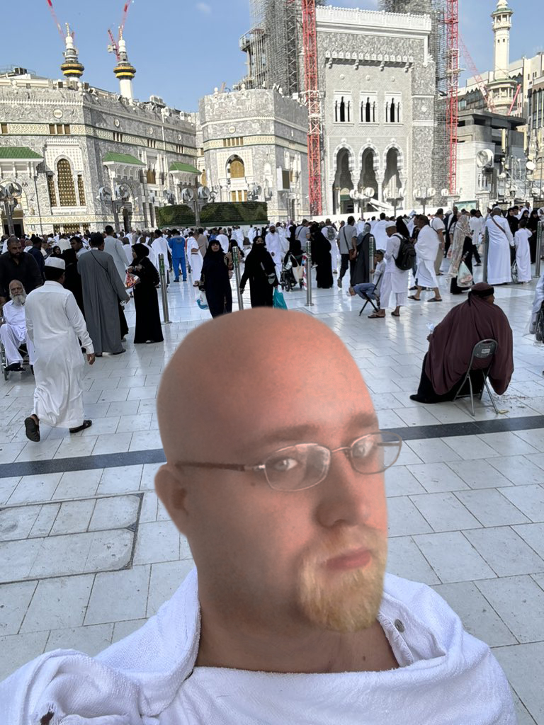I can't believe Mr. Myers is converting to Islam to stop Capa from looking at the Haram #MyersTwitter