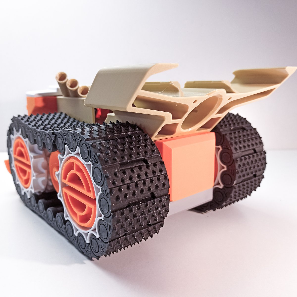 🚨⭐️ PiPBOT 2.2 RC ⭐️🚨 
New update is completely redesigned into Tracked-Vehicle RC kit. 2 types of chassis / 3 new wheel designs / 5 types of tracks, editable STEP files, 
Compatible w/2.1
Download available as usual 😎 <a href="/Cults3D/">Cults.</a> 
cults3d.com/en/3d-model/ga…

Thank you for patience