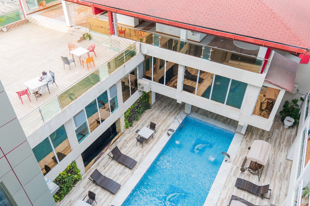 Nabehe_Soro's tweet image. #Recommandation 

Vous cherchez un espace idéal pour vos séminaires/ateliers ou cérémonies  ? 

Je vous recommande l’hôtel Sana qui est un cadre idéal pour vos cérémonies. 
L’hôtel est situé à la Riviera palmeraie (non loin du nouveau camp). 

#Hotel #Tourisme #CIV225