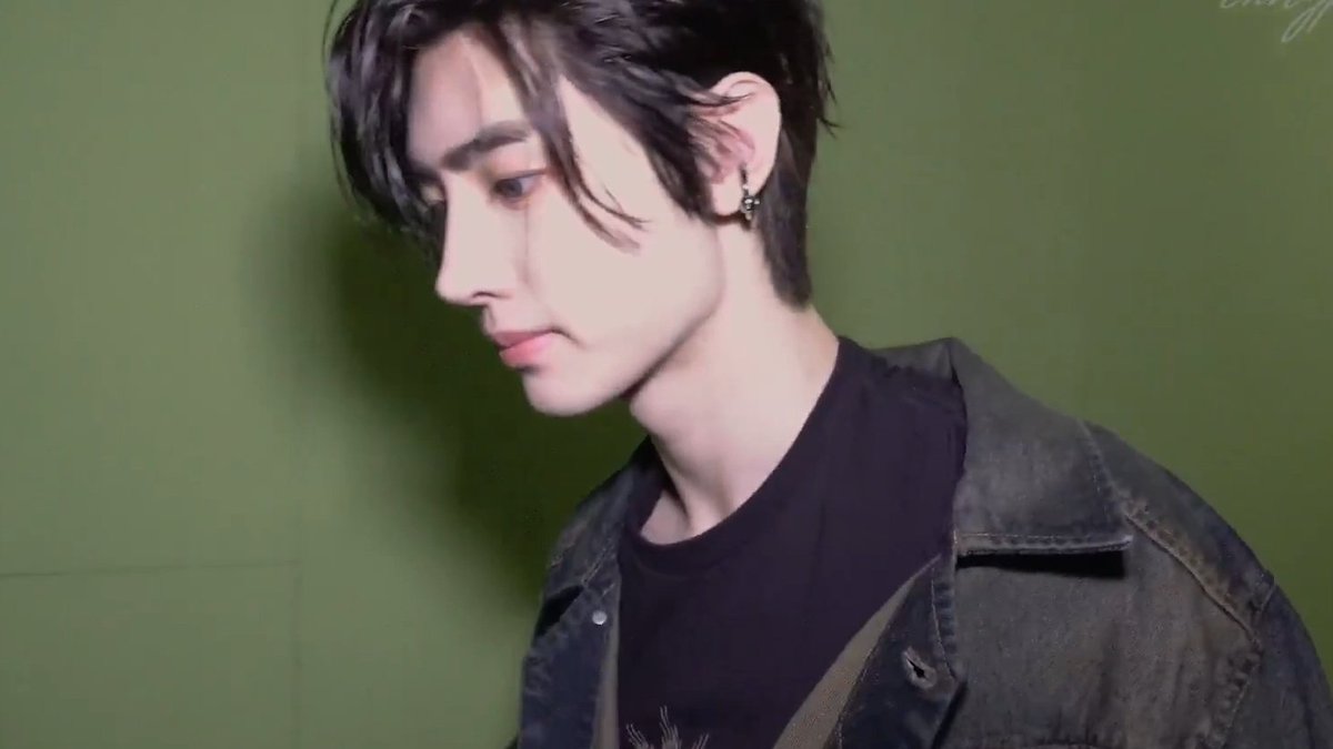 archiveofhoon's tweet photo. how is he real https://t.co/pFfUOAsi46