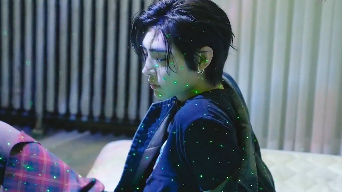 archiveofhoon's tweet photo. how is he real https://t.co/pFfUOAsi46