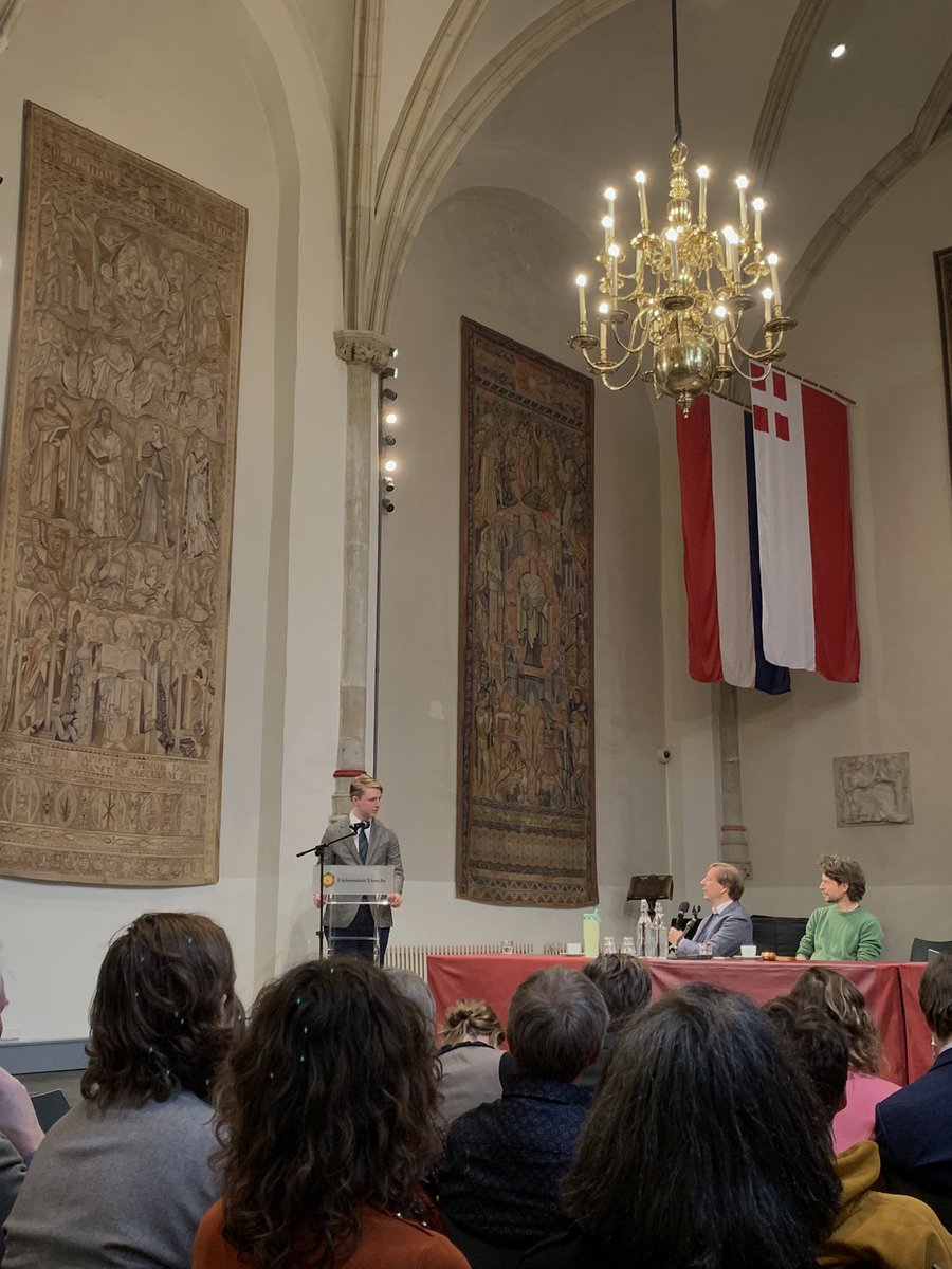 d_tHart's tweet photo. Eindelijk mijn bachelor geschiedenis binnen. https://t.co/sqP3Ye7GSP