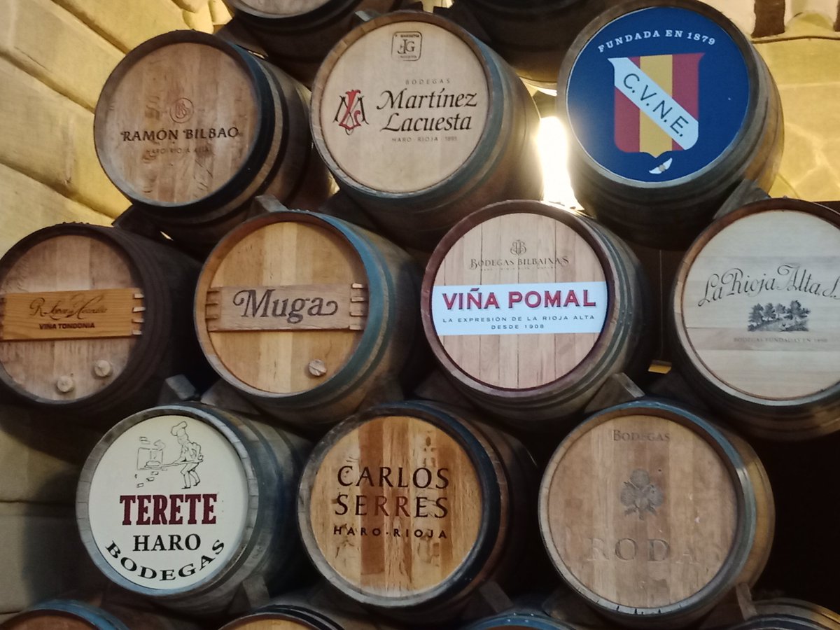 XosFernandNW's tweet photo. #Haro has established a worldwide reputation for being the most important wine town in the Rioja. Special mention is for the #BarrioEstación where 7 of the best Rioja Bodegas are located and where NOW Rioja Menu finnish. https://t.co/TvOxVcihTx https://t.co/kFVWG3ZgsW