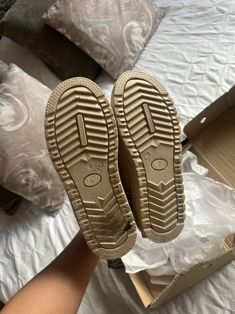 sarahlouisemack's tweet photo. @asos please advise me how you have sent me the fakest UGGS after paying £165 for them 🤣 Apparently no complaint process I’m just to return them and wait up to 10 days for a refund, someone’s surly taking the piss 🤣 https://t.co/c8VqoMilW2