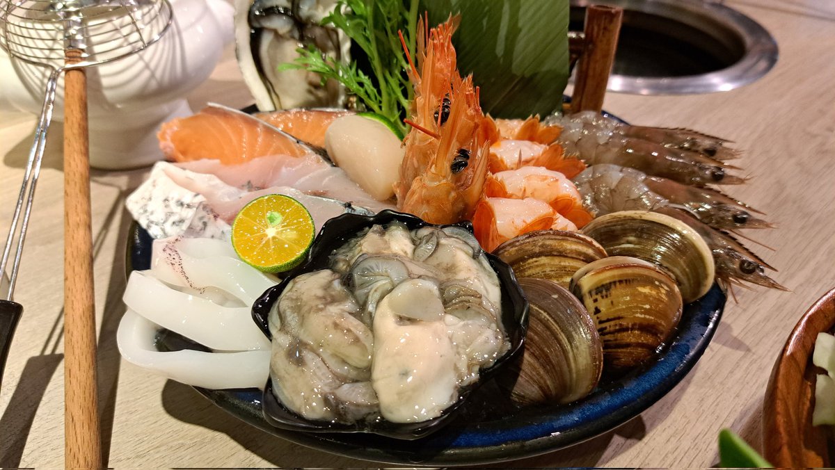 Jorlorloy's tweet photo. ไปไต้หวันกินอะไรดี��๊าาา 🤔
กินเที่ยวคนเดียวในเมืองจีหลง &amp; ไทเป

ฝากคลิป📌 https://t.co/BkRTPIoS4w

#ไต้หวัน #taiwan #keelung #taiwanfood #food https://t.co/NPWv74wSGU