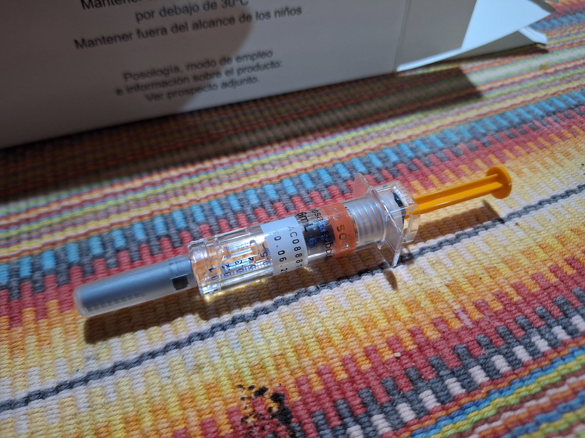 fidotico's tweet photo. Buenas buenas. Le había comprado a mamá estos anticoagulantes, pero en el camino le cambiaron la medicación y me sobraron 80 jeringas. Las compré a 100mil gs cada una, pero estoy dispuesto a venderlas a 50 mil cada (conversable) ya que necesito comprarle otras cosas.

RT por fa https://t.co/ZvylrdkVSw