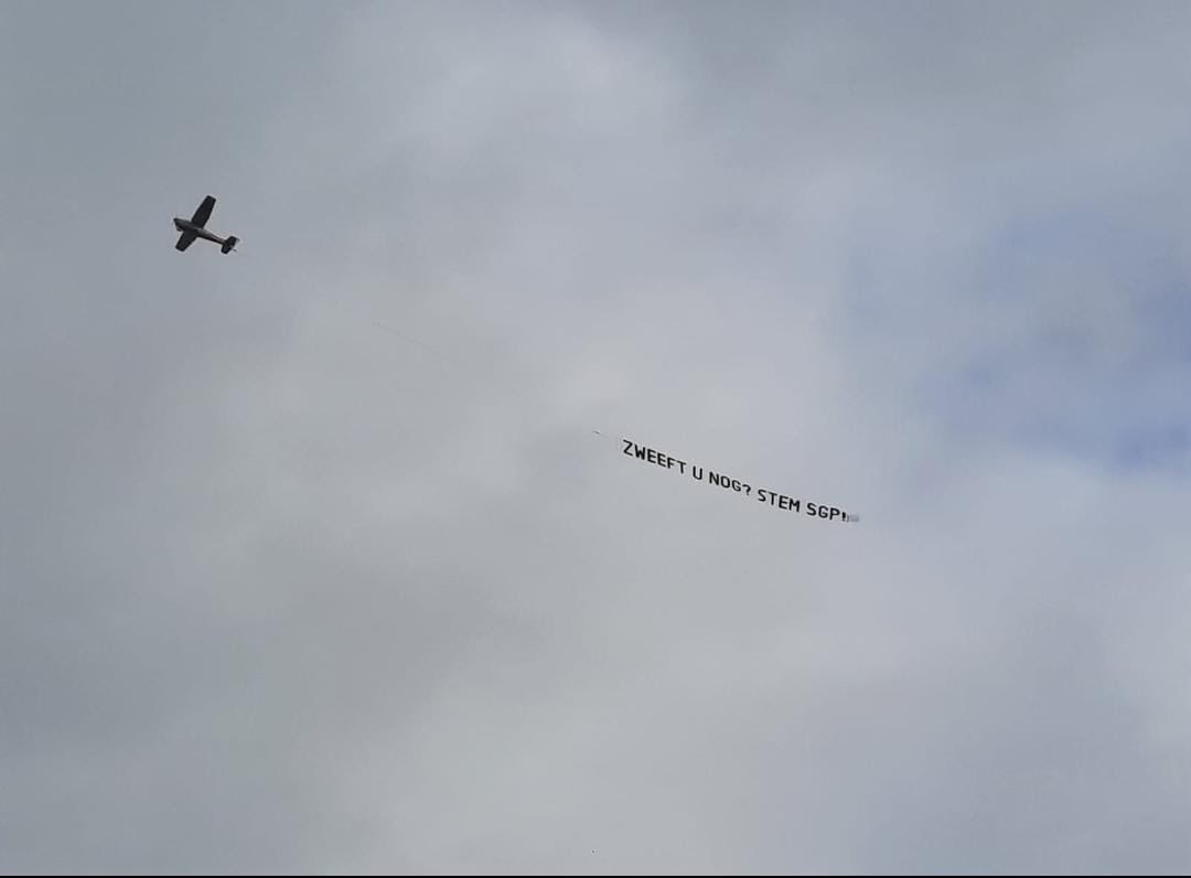 Zweeft u nog? Dan is deze boodschap voor u... Stem SGP! 

#StemSGP #TeamSGP #TK23 #Woordhouden