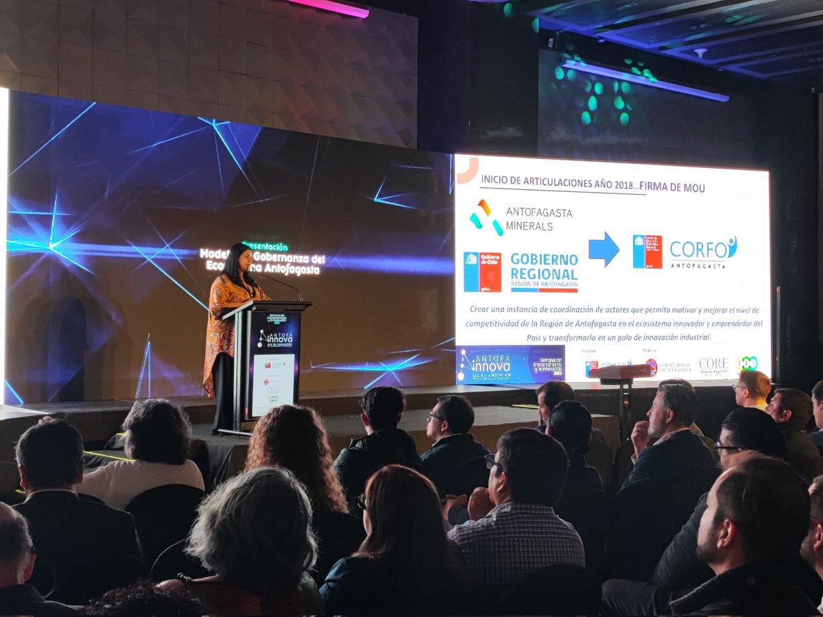 CorfoAntofa's tweet photo. @RicardoDiazC @GOREAntofagasta @MelissaGajardoC @Corfo @SeremiEcono2 @caco230372 Nuestra directora ejecutiva @MelissaGajardoC entrega sus palabras de bienvenida, destacando el rol de la institución descentralizada en el fortalecimiento del ecosistema de emprendimiento dinámico. Además, presenta el Nuevo Modelo de Gobernanza de la Red #AntofaInnova 🚀 https://t.co/y1eM1gaUPj