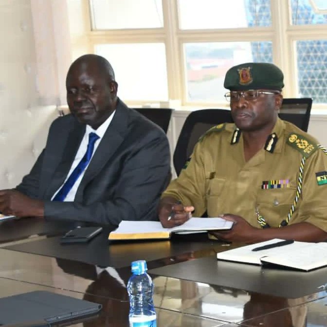 HonMoses_Kuria's tweet photo. Earlier today, I had extensive discussions with Principal Secretaries: Mr. @Amos_Gathecha  of Public Service; Dr. Julius Korir of Water and Sanitation; Mr. @harsama_kello  of ASALs and Regional Development; NYS Acting Director General, Mr. James Tembur among other senior Government officials.

Our discussions were centered on the involvement of NYS in sectors such as Agriculture, Water Harvesting, Disaster Management, and Huduma Services. Our plan is to have NYS involved in the building and rehabilitation of water infrastructure like dams, water canals, dykes, and pans across the country. The servicemen and women will also be pivotal in utilizing government land that has been lying unused for agricultural activities to ensure our country becomes self sufficient in food production. 
1/2