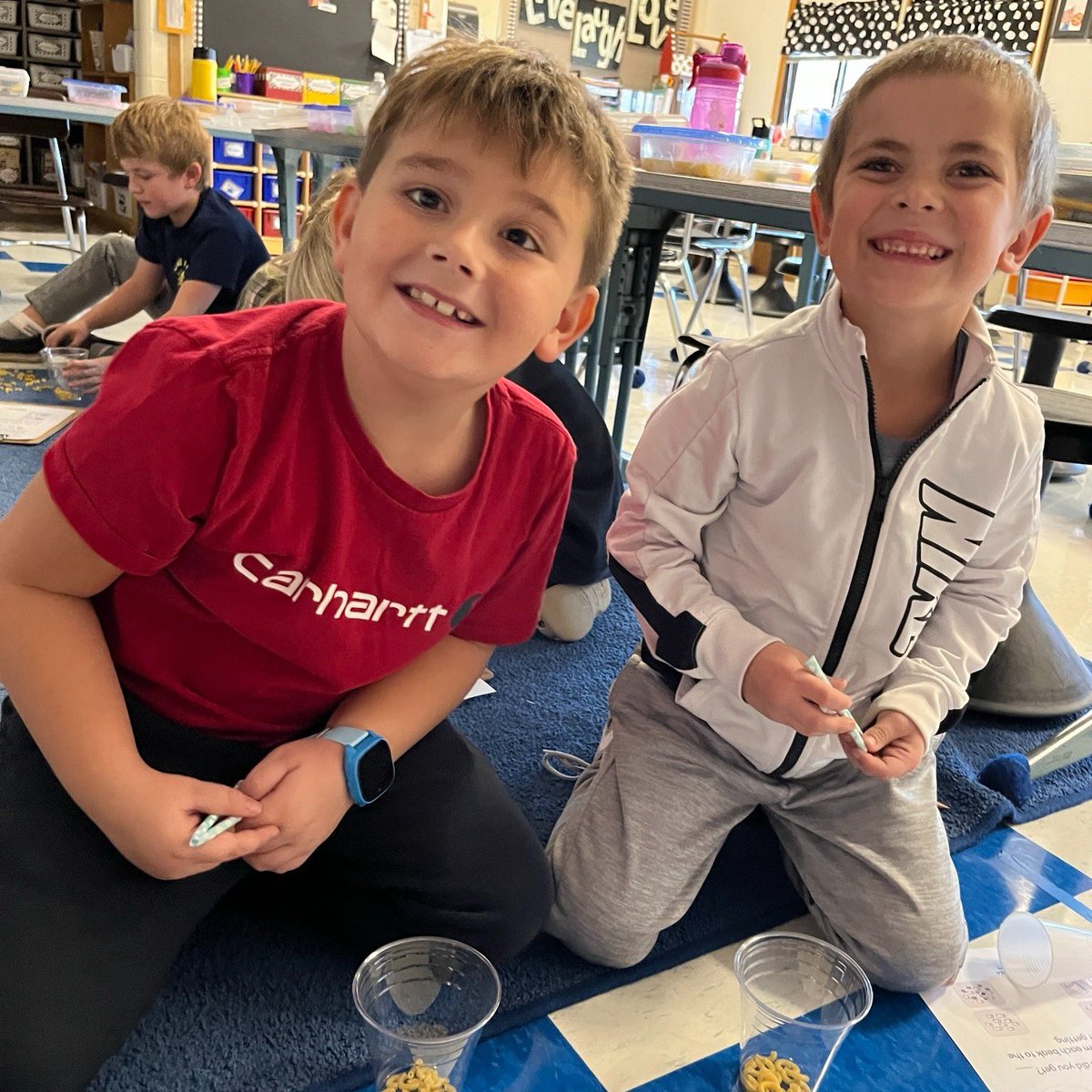 Wheaton_803's tweet photo. What's new for #LifeAtThe803 in 1st grade?

Mrs. Lanter’s 1st grade has been learning about useful animal traits. They used straws and cups to mimic types of bird beaks and how each beak can help birds eat!!🦜 https://t.co/oGyNBmCvCu