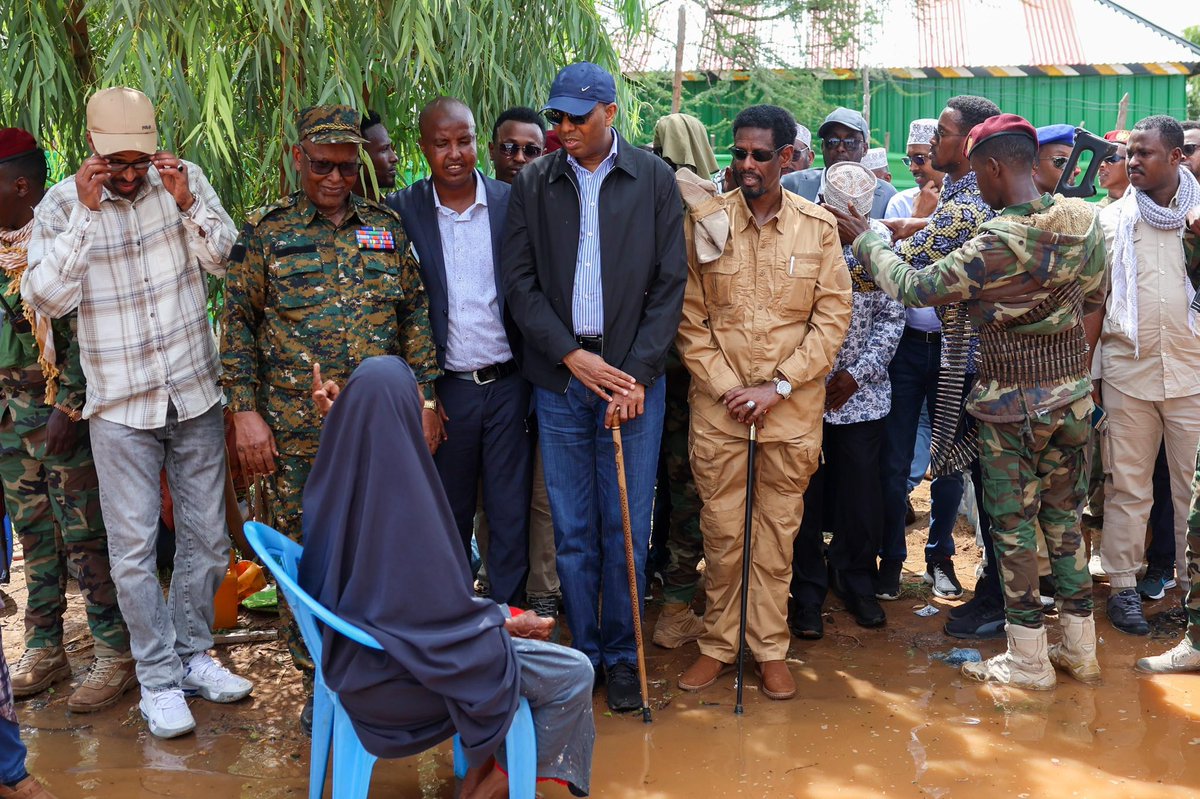 Today, I have paid an assessment visit to Dolow, one of the heavily affected districts of the flood-hit Gedo region. 

#DanQaran Government is committed to spearheading urgent humanitarian response to the climate-induced flood emergencies across our nation.
