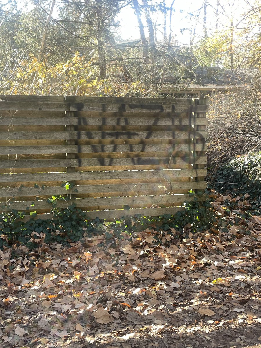 davidaxelrod's tweet photo. This was scrawled on the fence outside the MI home of @RahmEmanuel⁩.
It's despicable. It's disgusting.
It's just one more flashing red light. 
Stop the hate. Stop the antisemitism and Islamophobia.
We know where it leads! https://t.co/pM8lNLP1Wu