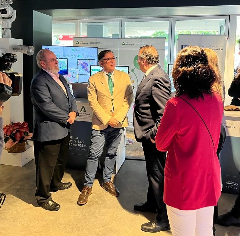 EconoHaciendAND's tweet photo. El director @IECA_Andalucia, Manuel Ignacio Castaño, acude a la inauguración X Feria de Innovación y Nuevas Tecnologías, #Inproinnova, en la que el Instituto participa con un estand. Mañana se ofrecerá una exposición sobre el proyecto Espacios Industriales de #Andalucía, #ESPAND. https://t.co/Qg9inwZzcx