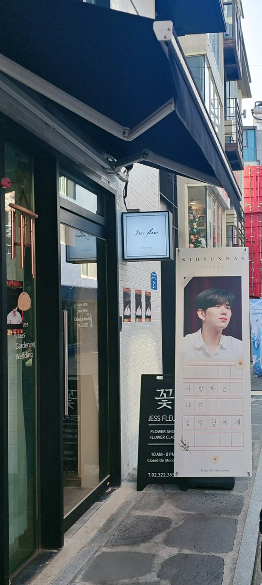 NIhoonhee's tweet photo. 아이와 방문했는데 사장님 너무너무 친절하셔서 감동받았어요~문도 열어주시고 반갑게 맞아주셔서 추운날씨에 마음이 사르륵 녹았어요~가게 내부가 너무 이뻐서 입꼬리가 내려오지않았어요~ 거울진짜쵝오!! 꽃이 너무이뻐요~제스플뢰르
#사랑하는_나의_11월에게
#언제나_사랑하며_함께_할게 https://t.co/d16iaLzzeW