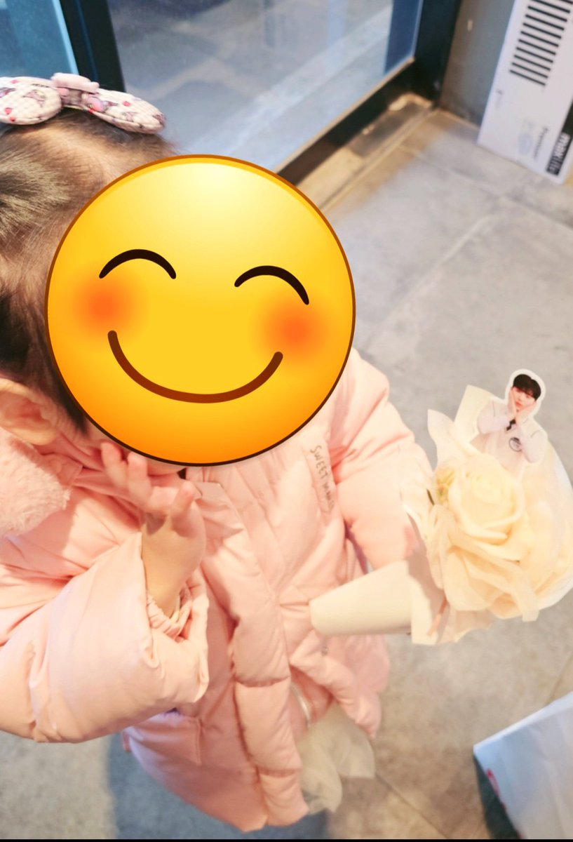 NIhoonhee's tweet photo. 아이와 방문했는데 사장님 너무너무 친절하셔서 감동받았어요~문도 열어주시고 반갑게 맞아주셔서 추운날씨에 마음이 사르륵 녹았어요~가게 내부가 너무 이뻐서 입꼬리가 내려오지않았어요~ 거울진짜쵝오!! 꽃이 너무이뻐요~제스플뢰르
#사랑하는_나의_11월에게
#언제나_사랑하며_함께_할게 https://t.co/d16iaLzzeW