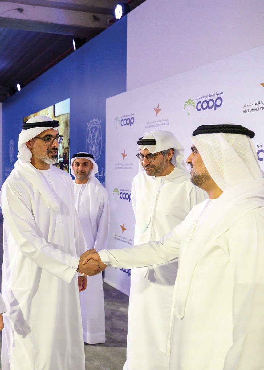 بتوجيهات محمد بن زايد، #خالد_بن_محمد_بن_زايد ، ولي عهد أبوظبي، يُدشن مشروع الوثبة السكني، أحد مشاريع الحي الإماراتي المتكامل، بكلفة تصل إلى 1,1 مليار درهم، لتوفير 347 فيلا سكنية جديدة للمواطنين في منطقة الوثبة.