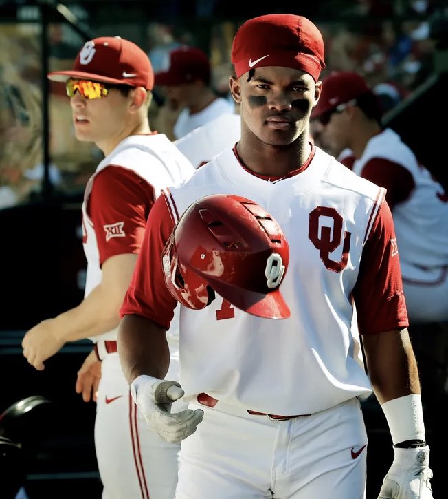 CoachSeely's tweet image. Scholarship allotments for Division 1 Men’s Sports

🏈=85 for 85 players
🏀=13 for 13 players
⚾️=11.7 for 32

Scholarship components example:
Tuition (20k), Books ($800), Fees (5k), Room &amp;amp; Board (10k) plus Cost of Attendance (6k)=$42,000

The average ⚾️ scholarship covers 36% of…