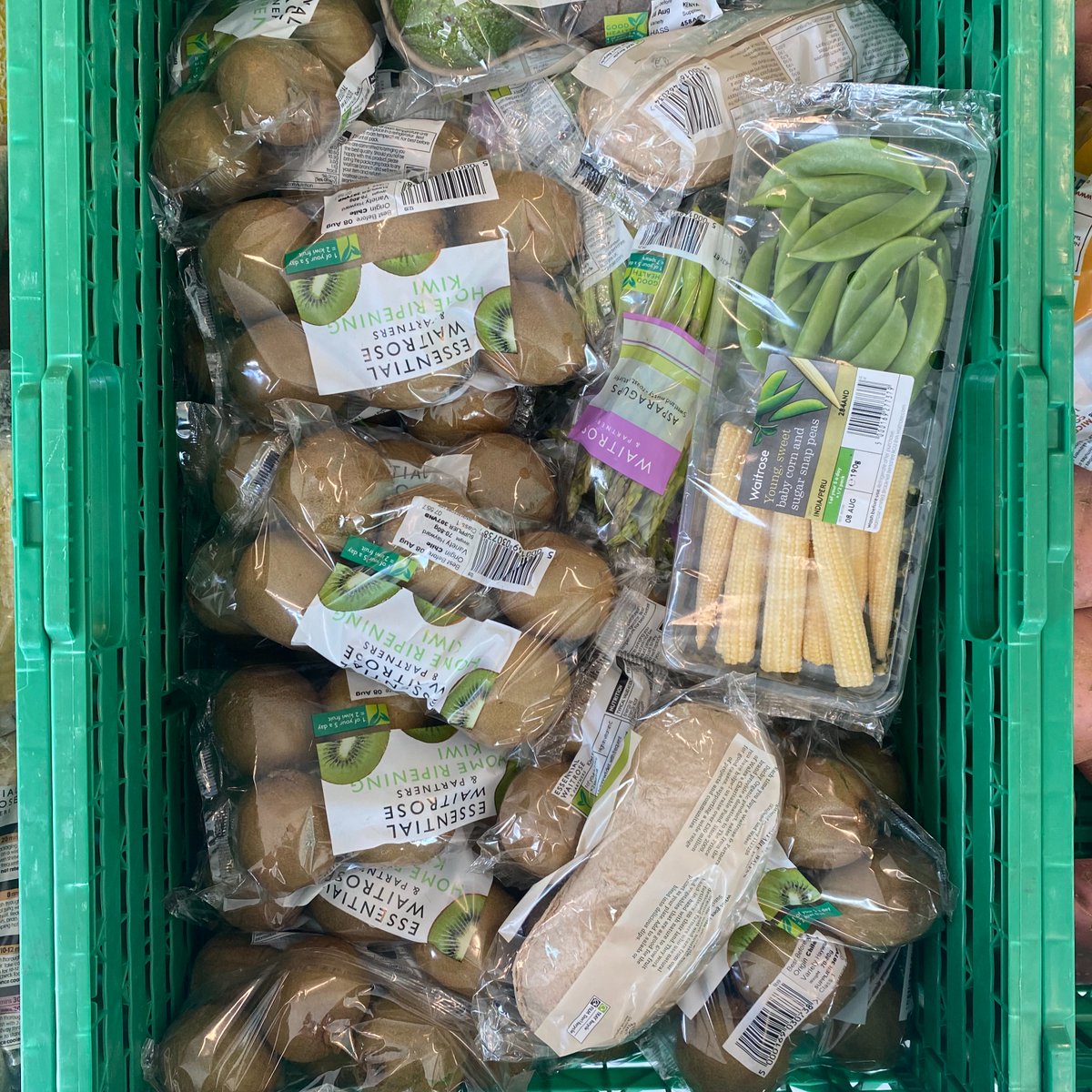 mobilefoodhub's tweet photo. "This week we’ll be appealing for:

Food donations
Toiletries
Clothes (in good condition)
Children’s toys"

#urbancommunityprojects #somerstownnightforukraine #Camdenmfb #getfood #getsupport #getinvolved https://t.co/eAmhtap6nI