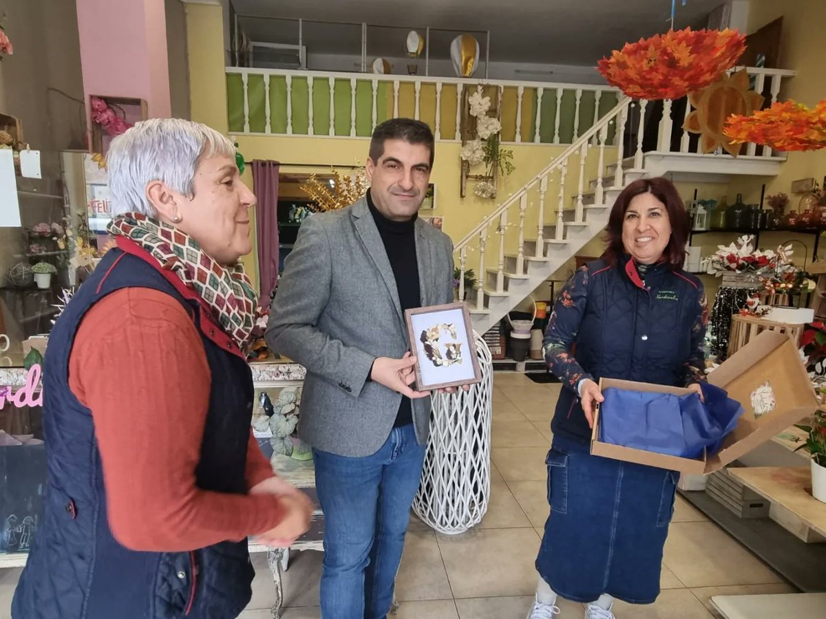 GabrielOurense's tweet photo. Esta mañá visitei a Xardinalia Floristería de #ARúa; un dos 47 establecementos da provincia liderados por mulleres e beneficiario (12000€) da orde de axudas de #Emega da @Xunta para a creación e consolidación de emprego feminino. https://t.co/n5TZEo3cU7