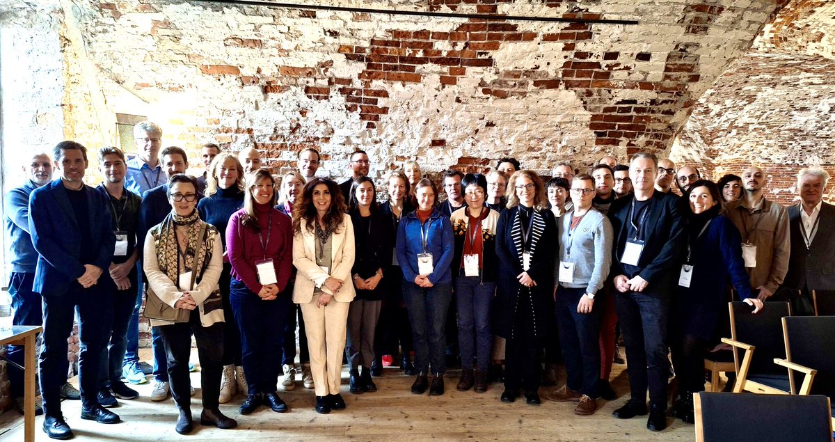 qubit_ulm's tweet photo. Amazing start of the 3rd Nordic Quantum Life Science Roundtable with our dear Susana Huelga presenting the latest research on the role of coherent effects in biological processes🍃✨It was a pleasure @SabManis and @AlgorithmiqLtd ✨#quantum #QuantumComputing #QuantumBio https://t.co/RjydKy5sBh