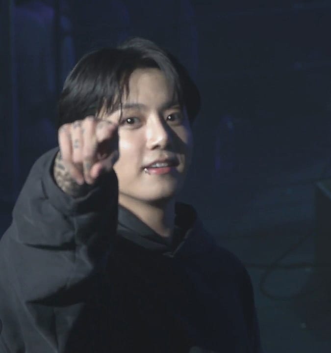 myjimint's tweet photo. GOLDEN LIVE ON STAGE, THANK YOU JUNGKOOK! 💜 @bts_bighit @BTS_twt 

#231120 #jungkook 
#GoldenLiveOnStage https://t.co/kl796NQg5I