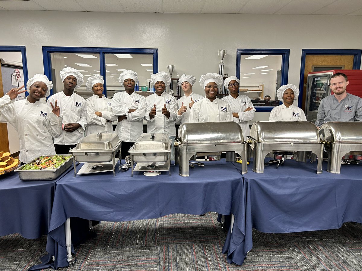 GArencibia25's tweet photo. 🍂 Grateful for our Staff Thanksgiving Luncheon! 🦃 A special shoutout to our amazing culinary students for crafting a delicious meal. Big thanks to Mr. Hammett for your exceptional leadership. 🙏 #ThanksgivingLuncheon #Gratitude #TeamEffort#WeCan’tHideOurPatriotPride https://t.co/vouSAlg1rg