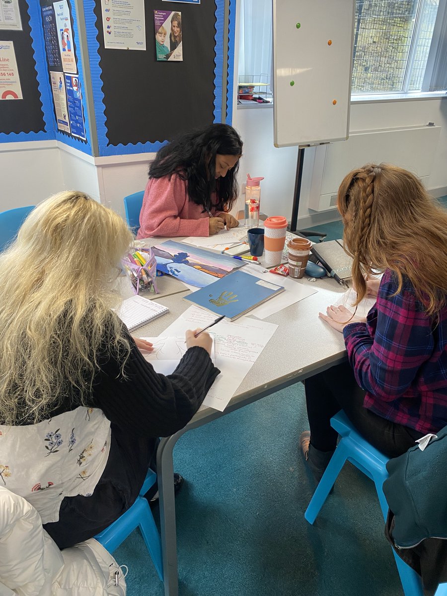 TEAMWORKSSCITT's tweet photo. This morning's art session was led by the brilliant Becky Henson from
@crossleyheath

A superb practical art session for our SCITT trainees #SCITT #Art #ITT https://t.co/ABRQgjWWwF