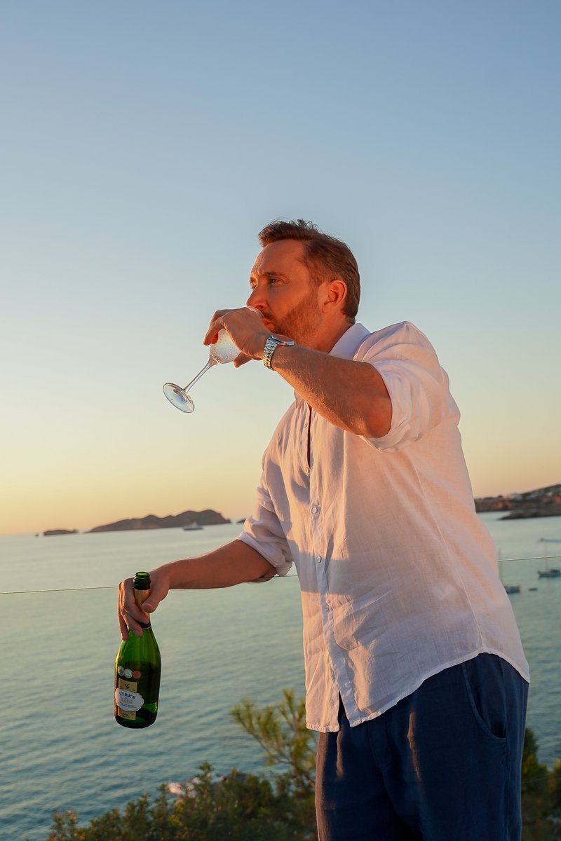 davidguetta's tweet photo. Exciting news!! I’ve teamed up with @LyresSpiritCo, the No. 1 trending non-alcoholic spirits brand in the world. Cheers to you, to happiness, and to partying without alcohol. Big Love 🥰 https://t.co/IJgpmLUMCf