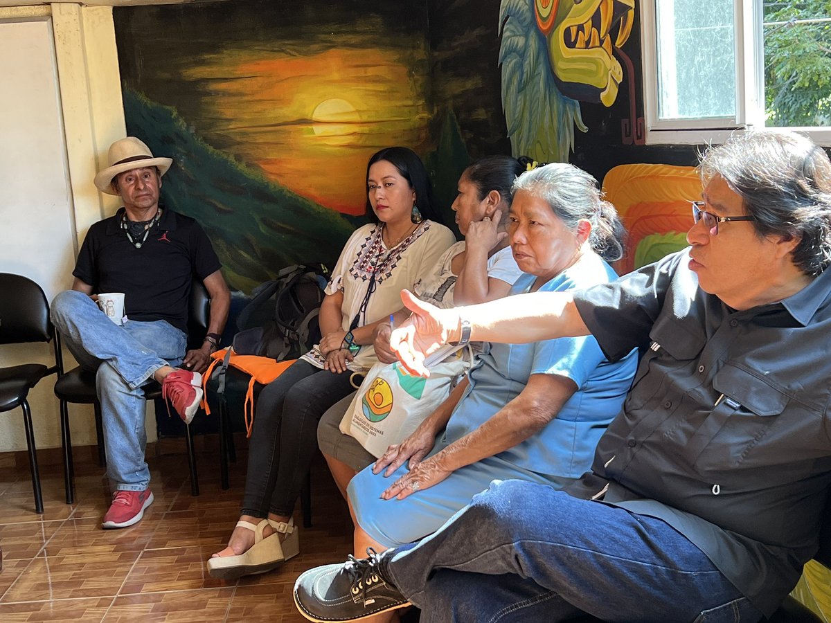 ccnis's tweet photo. Reunión con referentes Indígenas de @ccnis, abordando un análisis de actividades y acciones a niveles comunitario, nacional e internacional. https://t.co/ub0cU8iHhx