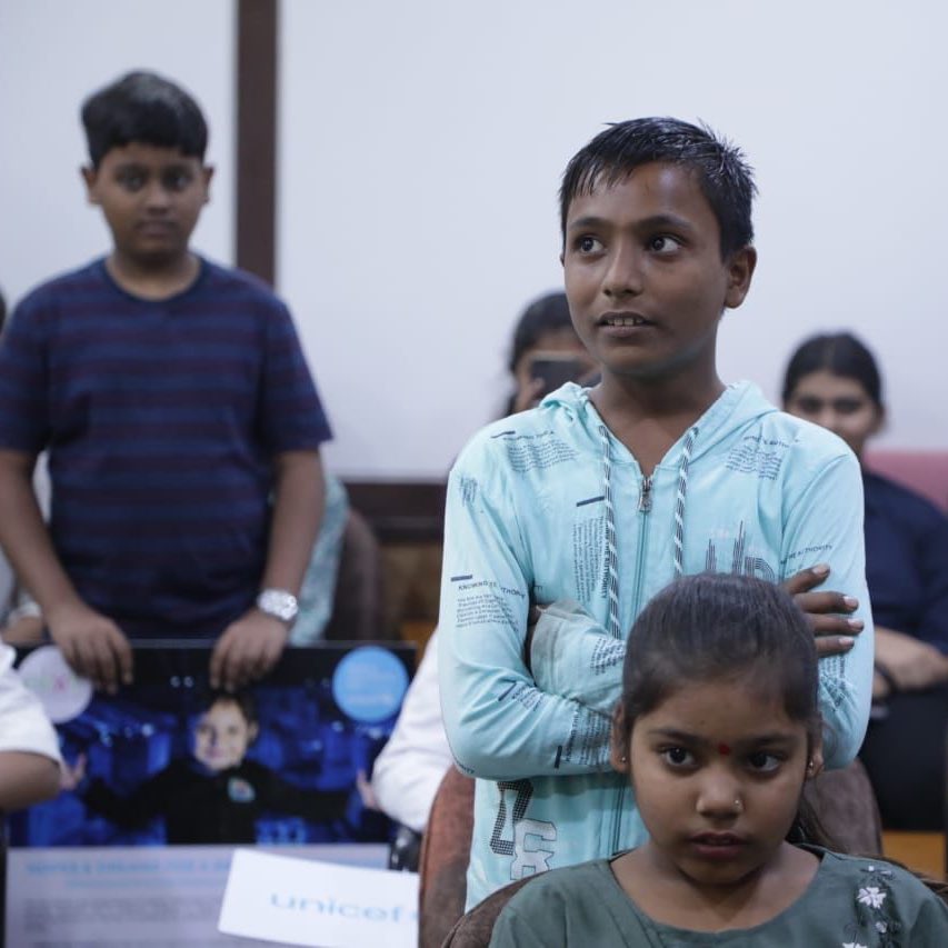 UNICEFIndia's tweet photo. On #WorldChildrensDay, UNICEF is making space for children to raise their voices on the issues that matter to them. 

Children in #Gujarat handed over their ‘Hopes &amp; Dreams for a Brighter Tomorrow’ Manifesto to the Deputy Commissioner of Police @DrLavina_IPS! https://t.co/pwQ5Weukpf