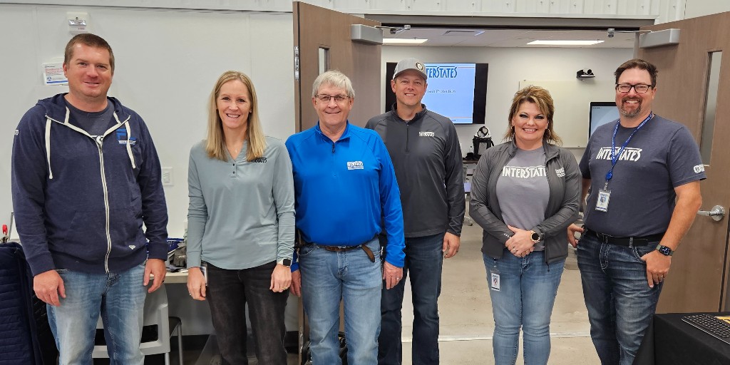 InterstatesCo's tweet photo. When your job is pure joy, spreading that excitement is the best part—especially with 4th graders! A huge thank you to Sioux Center Community Schools for letting us share our enthusiasm with your bright stars. We hope to see them again in about ten years! 😉 #FutureLeaders https://t.co/tqSyThd4nZ