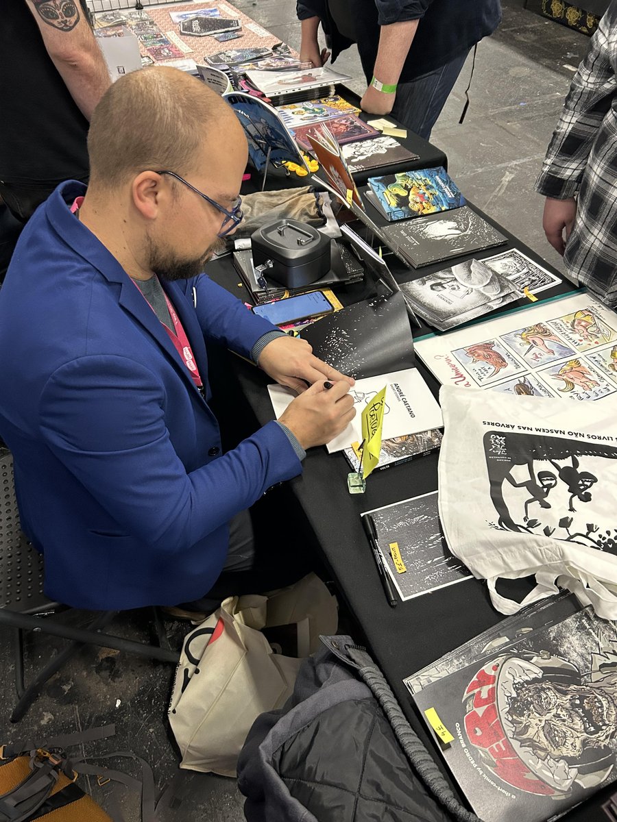André Caetano (@andreillustrate) on Twitter photo It's been a couple weeks since <a href="/ThoughtBubbleUK/">Thought Bubble Festival</a> ended but I was thrilled to be able to participate again.
Thank you to the incredible team at TB for this amazing event!
Thank you to everyone who passed by my table for a chat, or to give my books and prints a new home! It's been a couple weeks since <a href="/ThoughtBubbleUK/">Thought Bubble Festival</a> ended but I was thrilled to be able to participate again.
Thank you to the incredible team at TB for this amazing event!
Thank you to everyone who passed by my table for a chat, or to give my books and prints a new home!